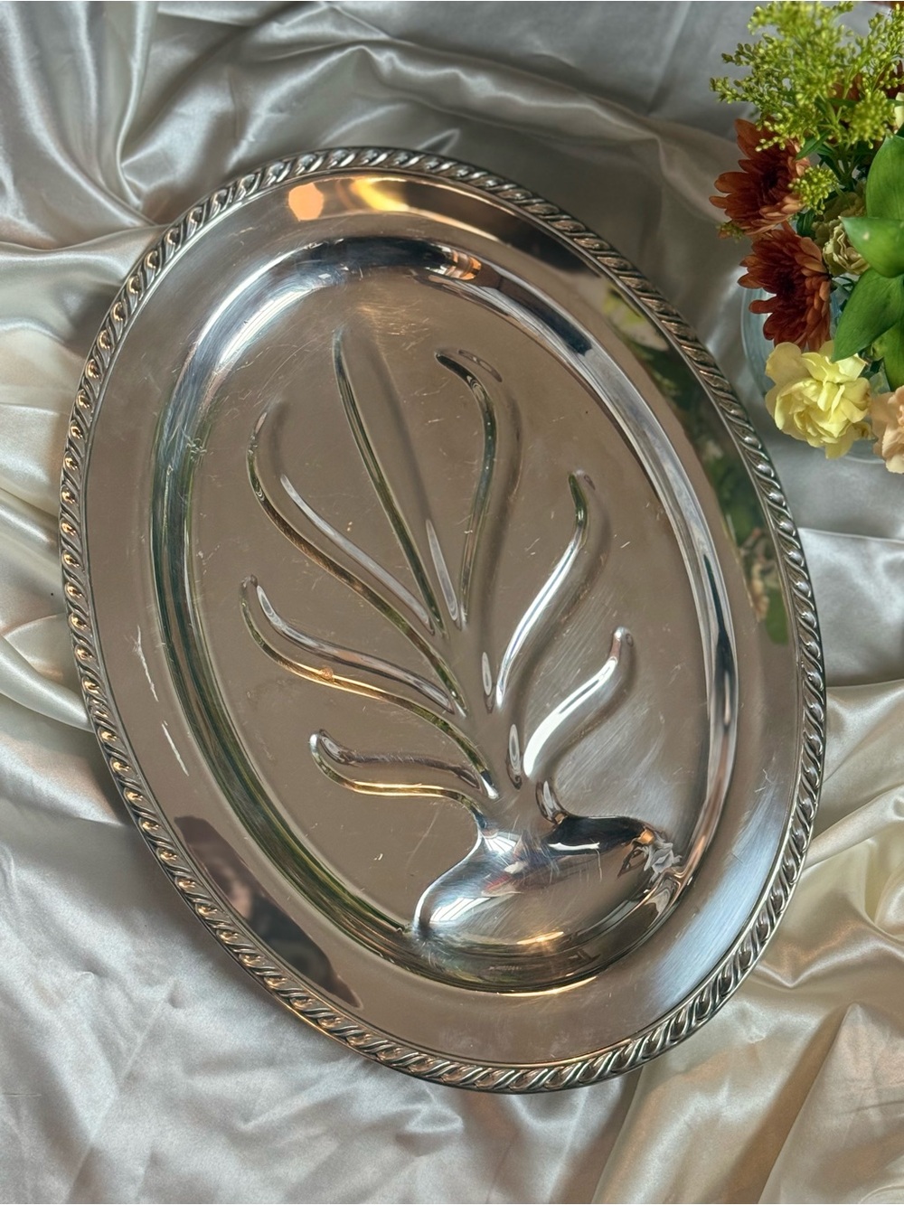 Silver-Color Oval Serving Platter with Rope-Edge Detail